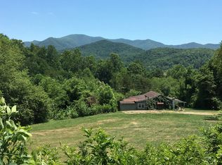 322 W Vineyard Rd, Hayesville, NC 28904
