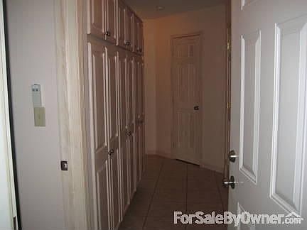 Pantry
						:
						9' pantry