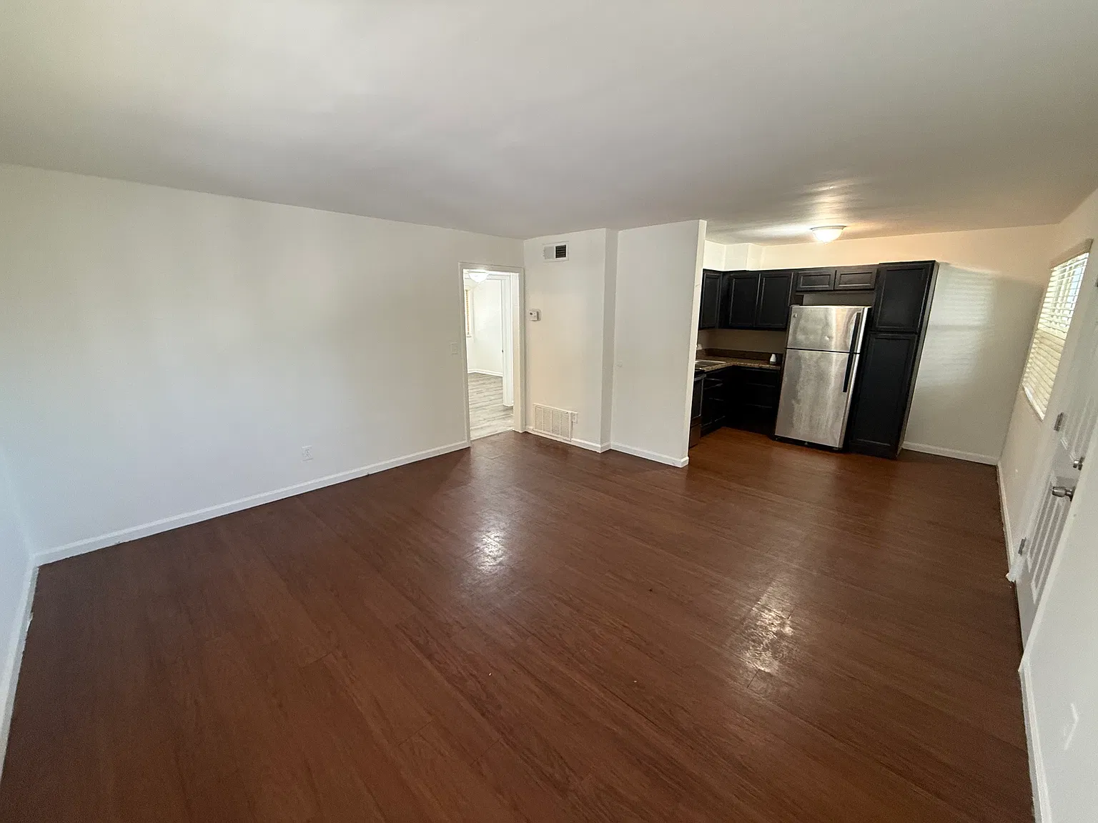 2 bed, 976 sqft, $1,000 — Photo 4