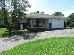 1482 Lakeview Dr, Hatley, WI 54440