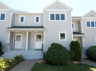 113 Oak Ridge Dr UNIT 113, Windsor Locks, CT 06096