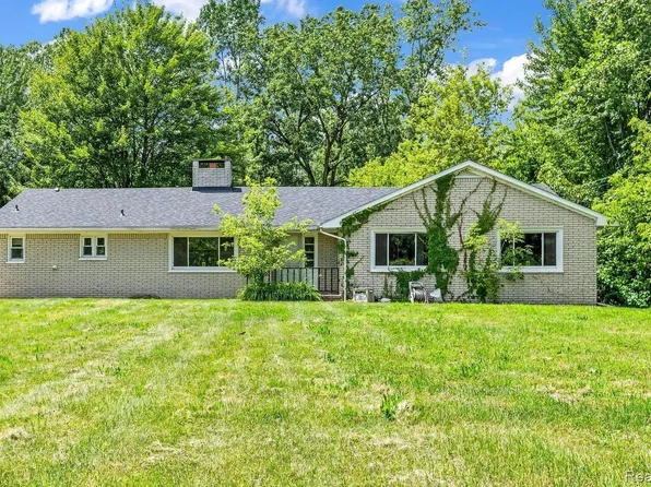 22570 Clark Rd, Belleville, MI 48111