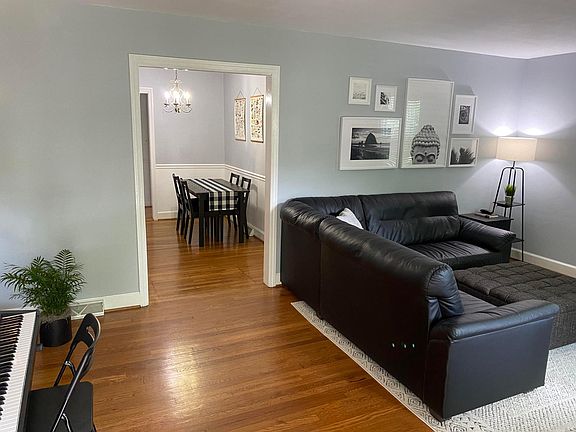 Entryway/Family Room