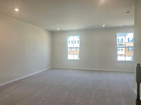 4th image of 2547 Grantham Place Dr
