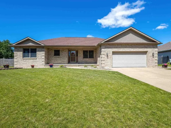 1102 E 7th St, Coal Valley, IL 61240