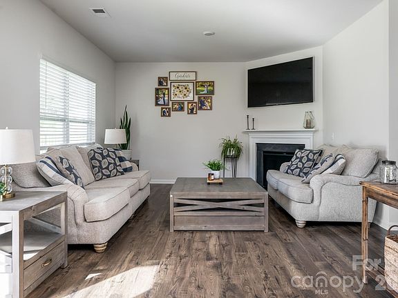 4th image of 162 Wheatfield Rd