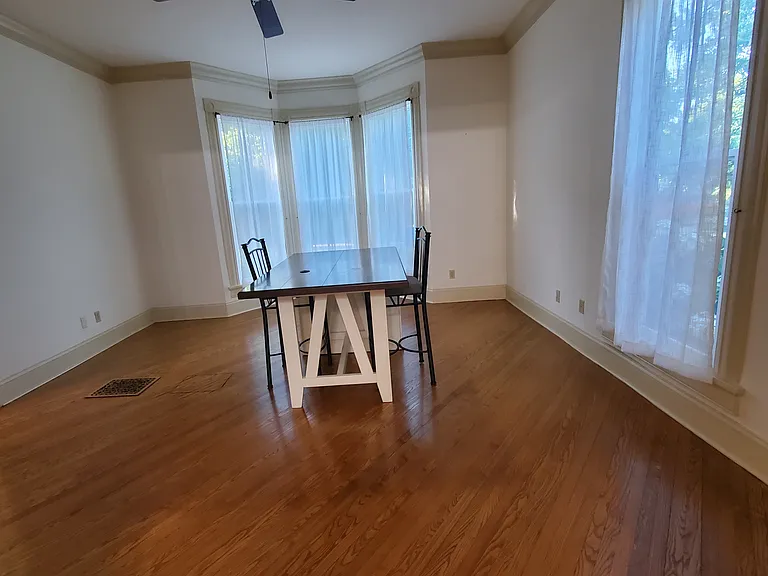 114 W Lexington Ave — Photo 14