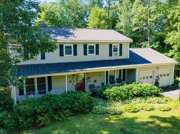 15 Skyline Drive, Essex, VT 05452