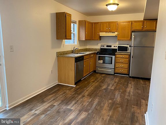 5th image of 677 207th St