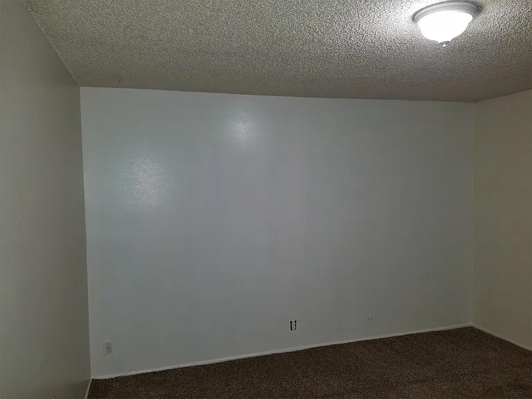 475-477 Delta Cir — Photo 16