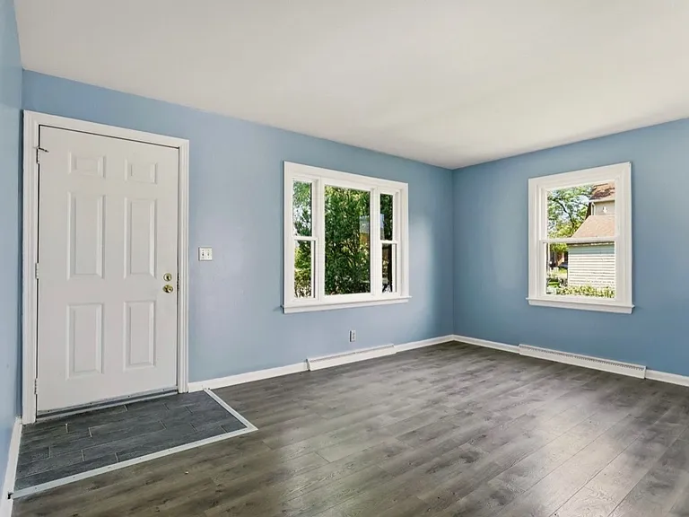 2020 Thorne Pl — Photo 2