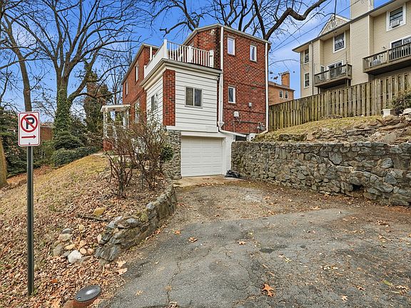 3rd image of 2030 N Quinn St