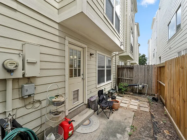 1245 W 17th St — Photo 19