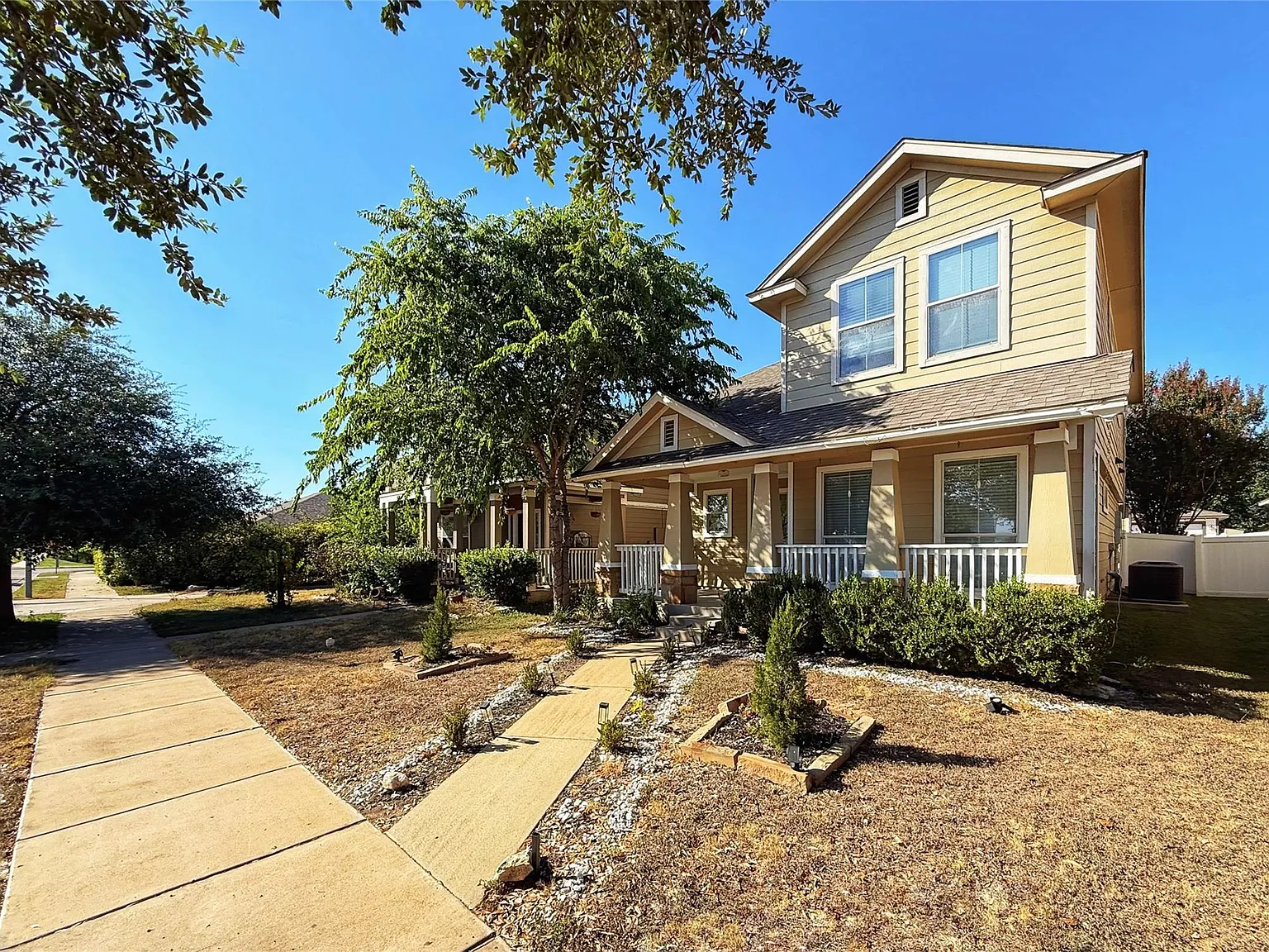 3 bed, 2.5 bath, 1346 sqft, $2,000 — Photo 4