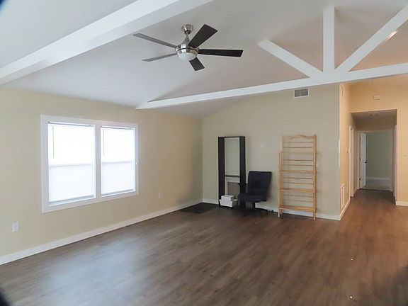 5th image of 135 Oak Ln