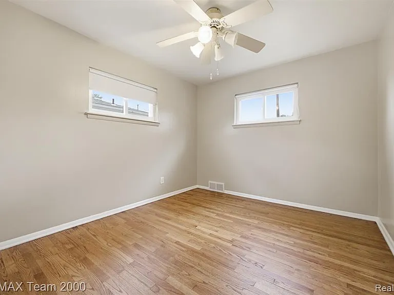 8512 Norborne Ave — Photo 6