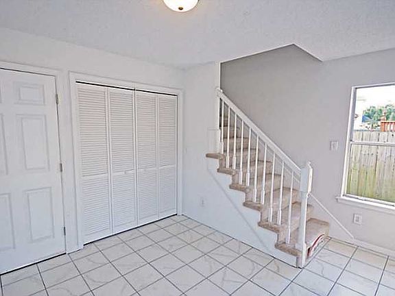 5th image of 1704 Creekstone Ct