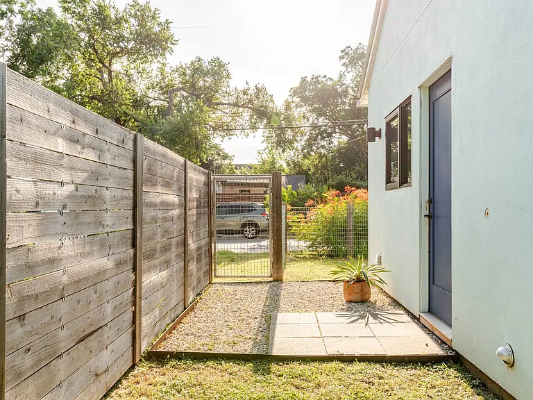 1404 McKinley Ave — Photo 3