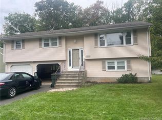 207 Kimberley Rd, Newington, CT 06111