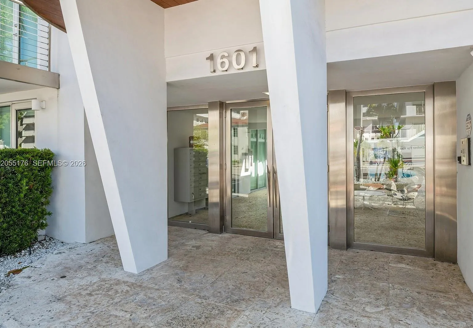 Fontana Condo — Photo 2
