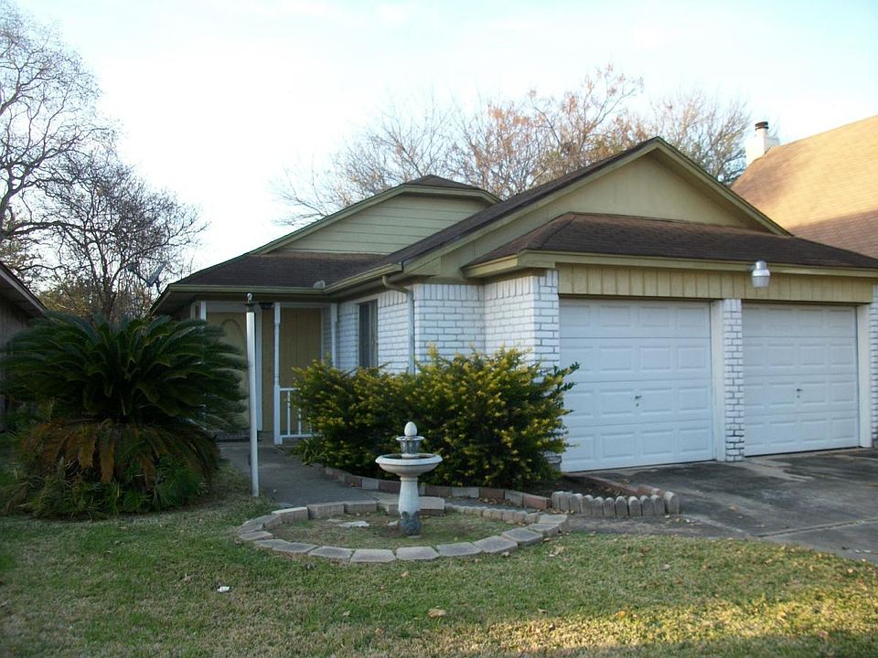 1st image of 10911 Olivewood Dr