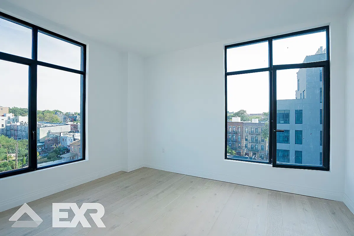 875 4th Avenue — Photo 3