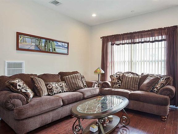 3rd image of 10 Lager Ln