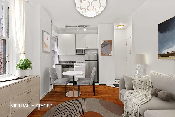 Sold by Nest Seekers International | media 16