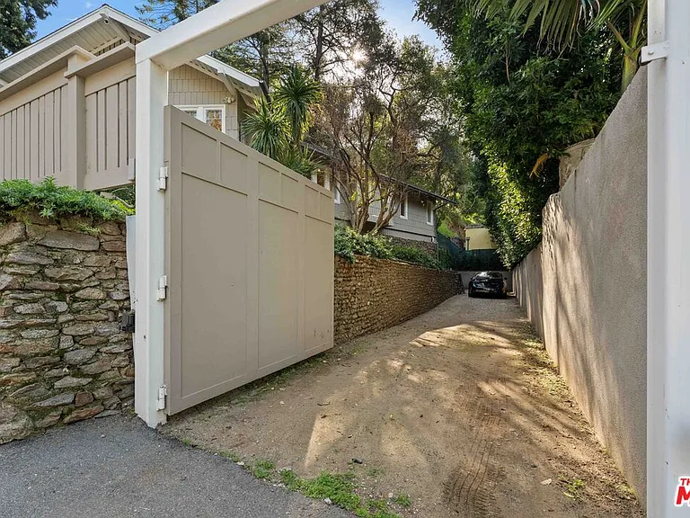 8050 Jovenita Canyon Dr — Photo 39