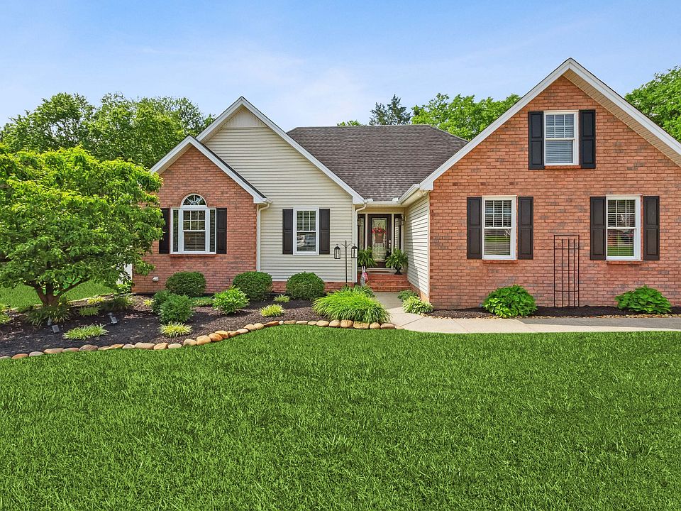1st image of 318 Brewster Ct