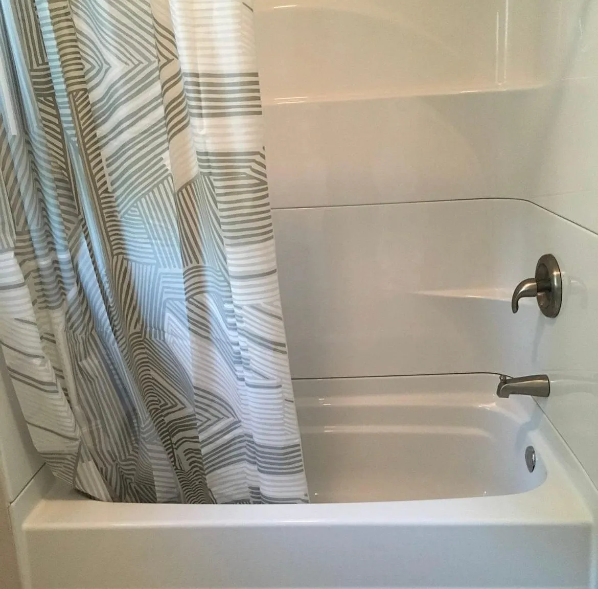 9 bed, 2000 sqft, $3,330 — Photo 4