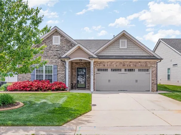 1399 Land Grove Dr, Kernersville, NC 27284