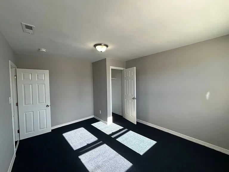2912 E Federal St — Photo 5
