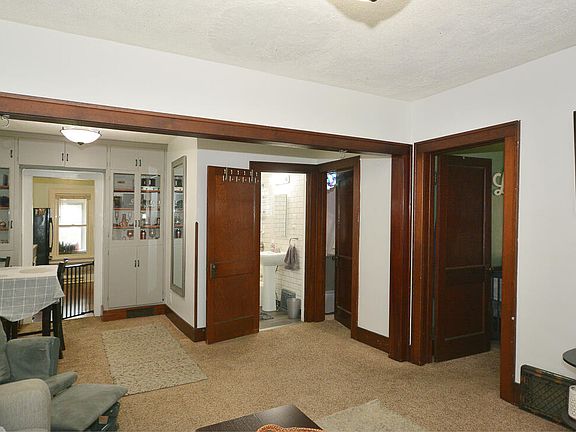 3rd image of 905 Dayton Ave