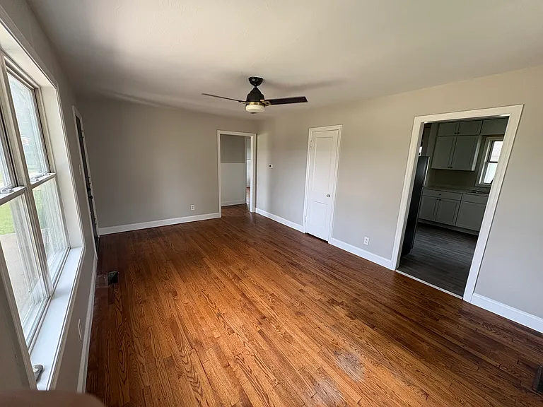 109 S Carlisle St — Photo 2