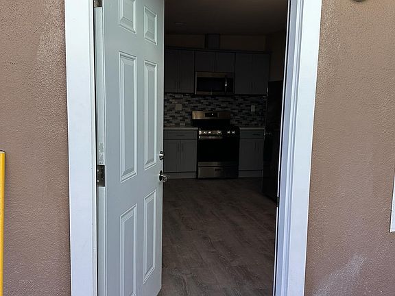 2nd image of 763 E Avenida De Los Arboles