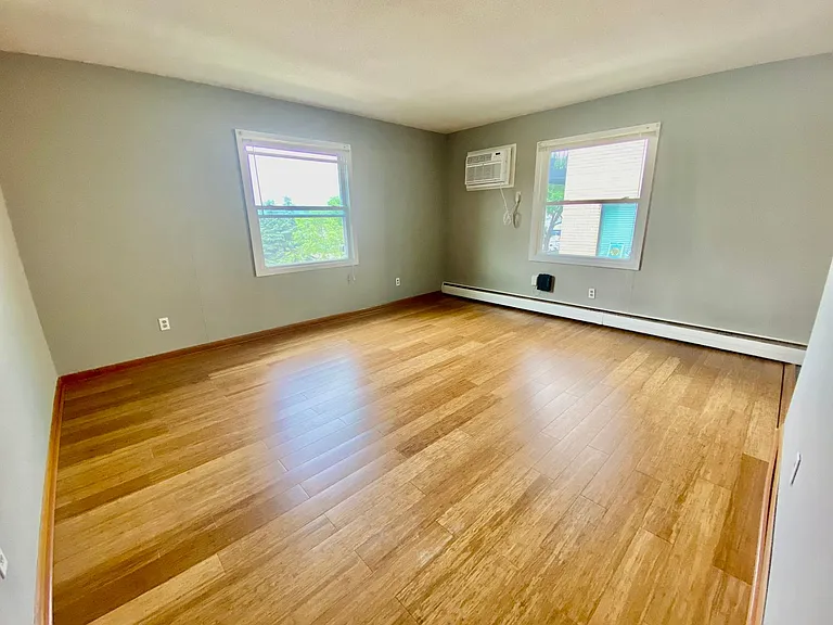 821 Marshall St Ne — Photo 1