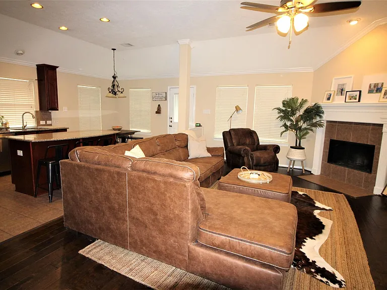 2409 Avalon Trace Ln — Photo 4