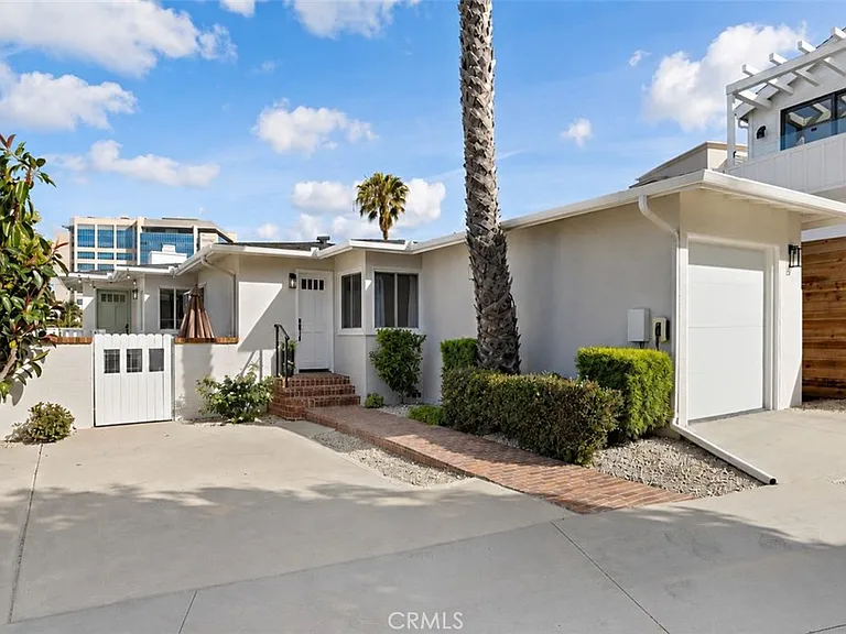 226 La Jolla Dr — Photo 3