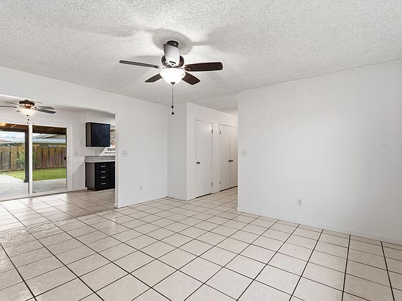 3rd image of 237 E Modoc Avenue