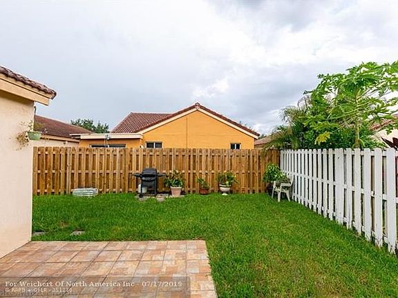 5th image of 1459 Estancia Cir