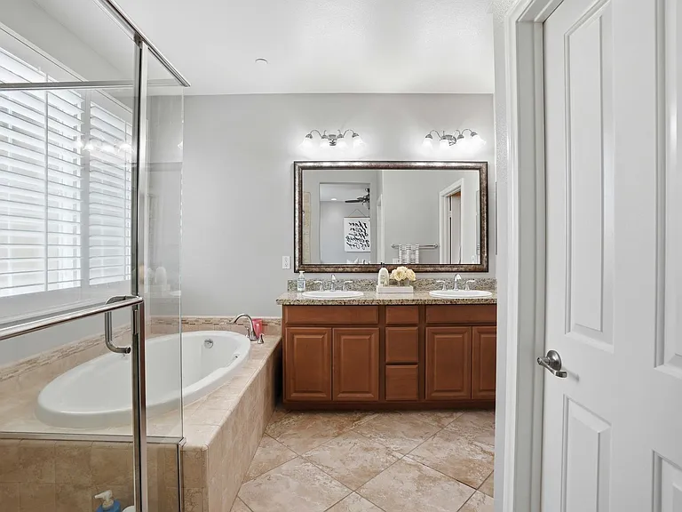 24545 Rosette Ln — Photo 36