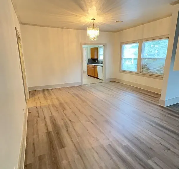1326 W Elm Ave — Photo 4