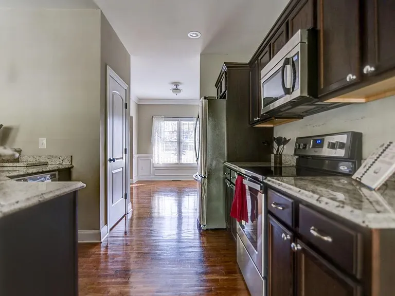 1196 Crest Ridge Dr — Photo 2