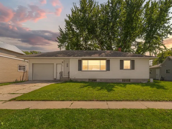 333 1st St SE, Blooming Prairie, MN 55917