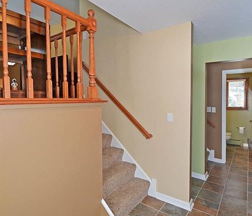 4th image of 279 Crestwood Dr