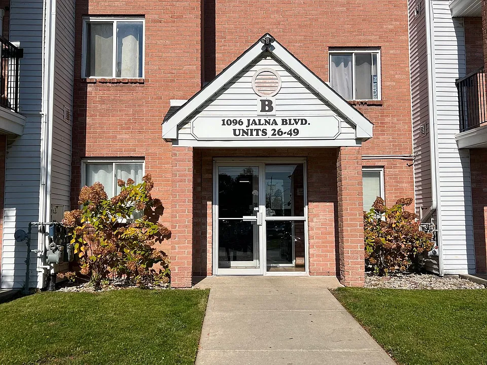 1096 Jalna Blvd #38