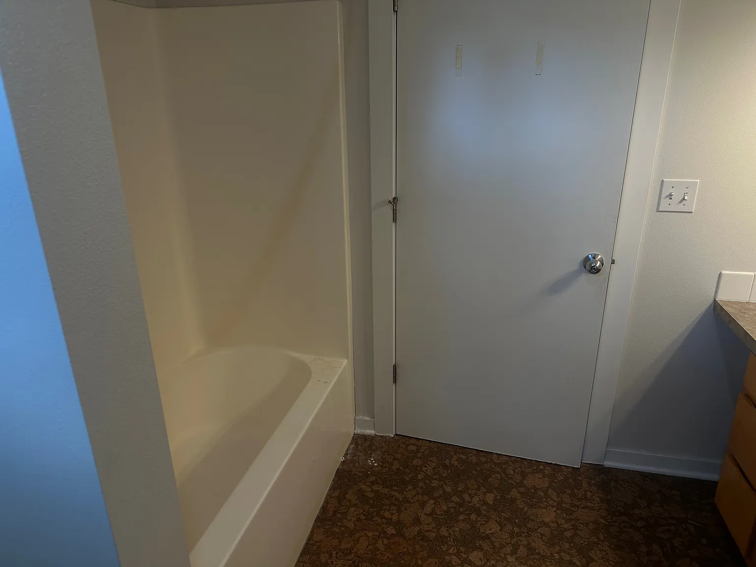 1 bed, 963 sqft, $2,200 — Photo 3