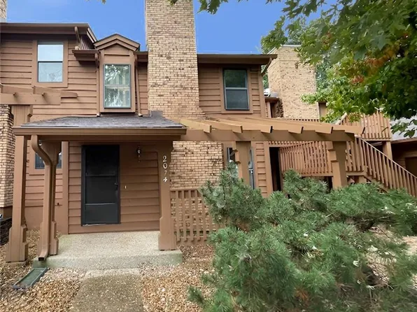 2074 Duclair Pkwy, Saint Charles, MO 63303