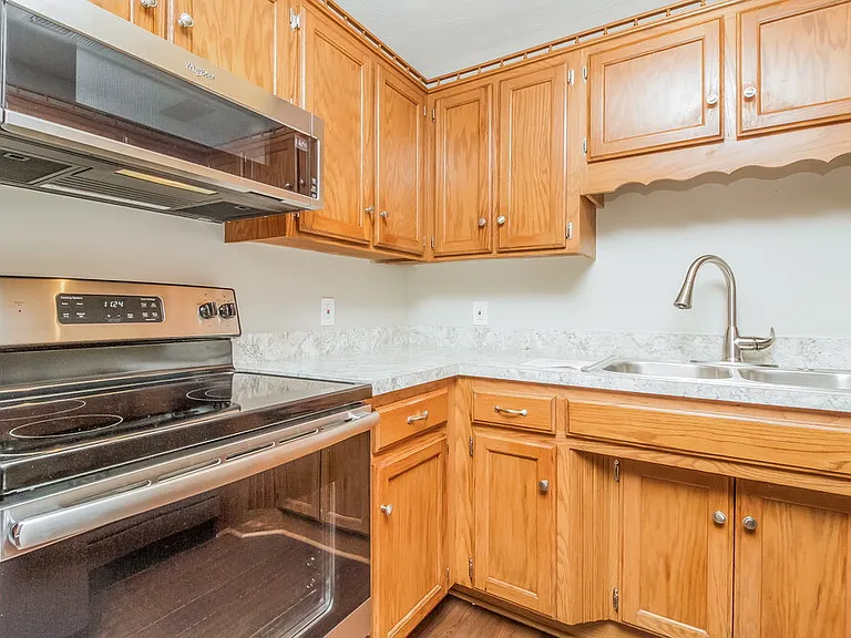 603 Freedom Ct — Photo 7